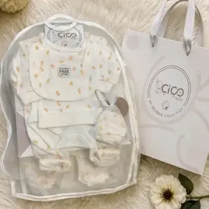 Baby 5 Piece Gift Set with Hat, Bib & Blanket Bib